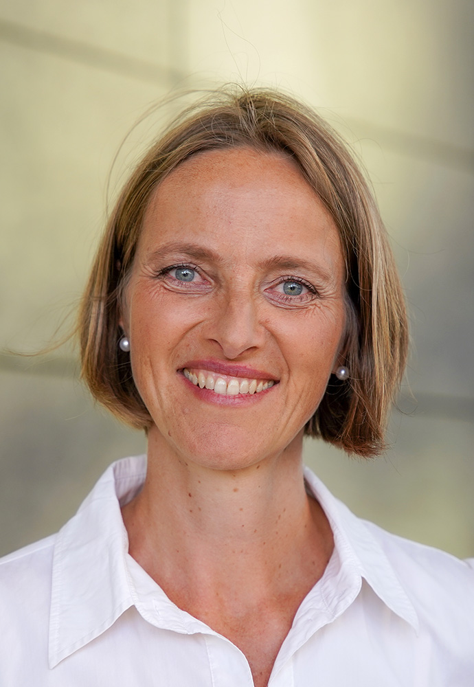 Dr. Magdalena Holztrattner